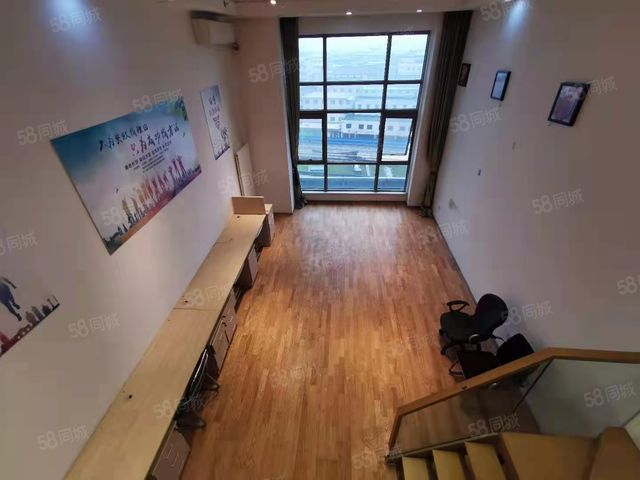 英国宫5期配套公寓，一层朝南，直接面对小区高层住宅。